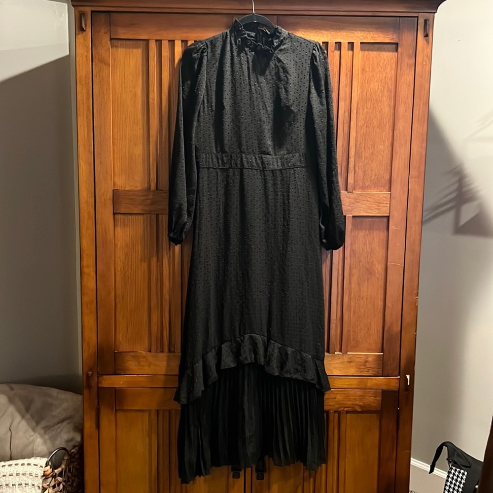 Black dotted design & pleated bottom maxi dress